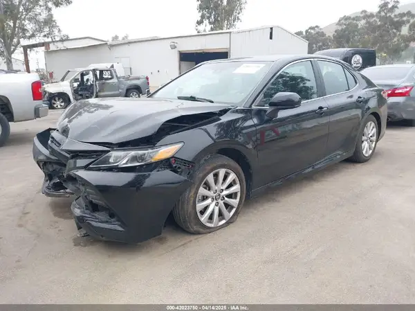 4T1B11HK8JU091526 2018 TOYOTA CAMRY - Image 2