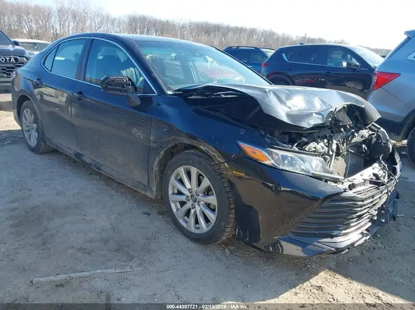 4T1B11HK8JU093096 2018 TOYOTA CAMRY - Image 1