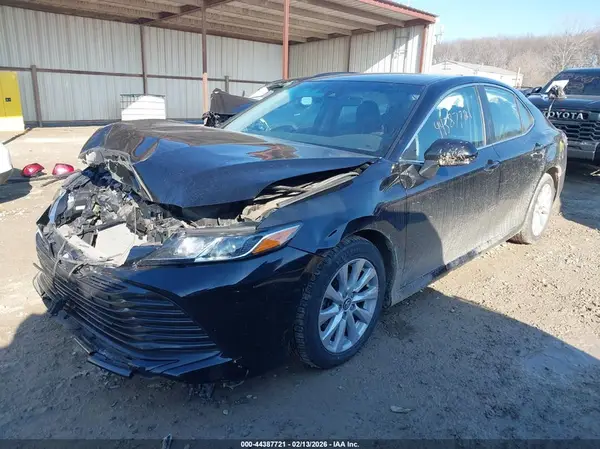 4T1B11HK8JU093096 2018 TOYOTA CAMRY - Image 2