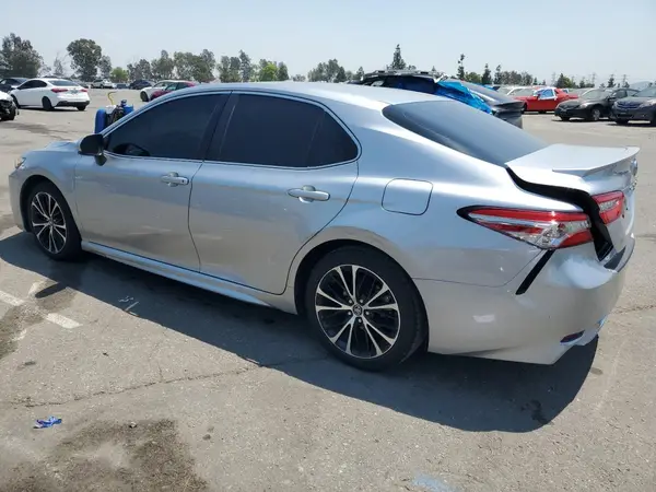 4T1B11HK8JU094264 2018 TOYOTA CAMRY - Image 2