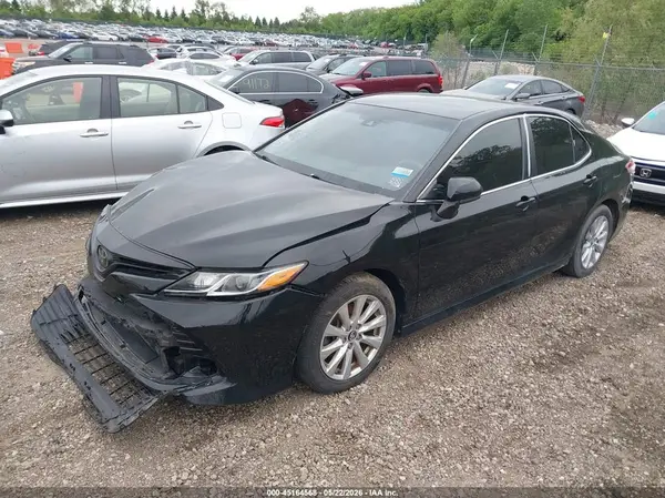 4T1B11HK8JU095351 2018 TOYOTA CAMRY - Image 2