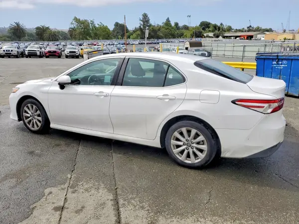 4T1B11HK8JU096273 2018 TOYOTA CAMRY - Image 2