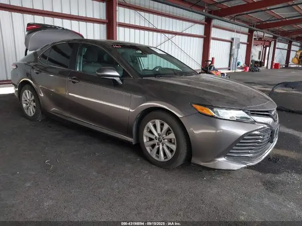 4T1B11HK8JU096578 2018 TOYOTA CAMRY - Image 1