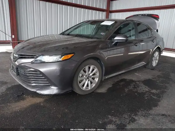 4T1B11HK8JU096578 2018 TOYOTA CAMRY - Image 2