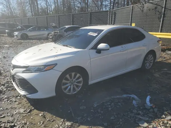 4T1B11HK8JU096760 2018 TOYOTA CAMRY - Image 1
