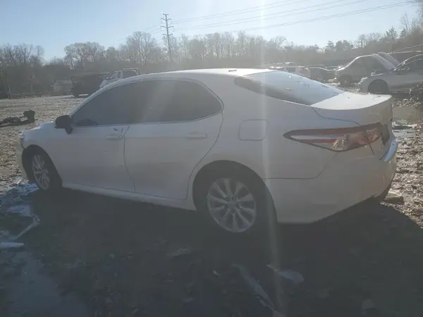 4T1B11HK8JU096760 2018 TOYOTA CAMRY - Image 2