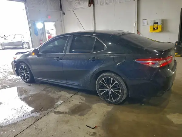 4T1B11HK8JU096886 2018 TOYOTA CAMRY - Image 2