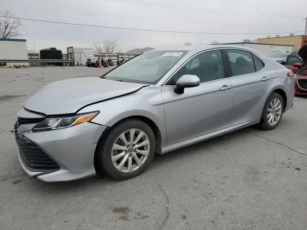 4T1B11HK8JU097276 2018 TOYOTA CAMRY - Image 1