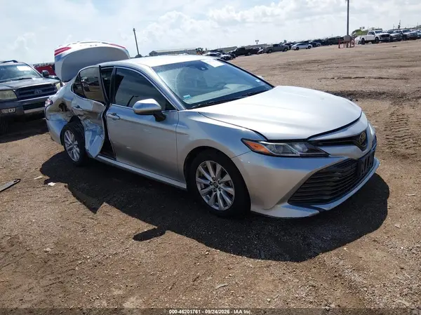 4T1B11HK8JU098296 2018 TOYOTA CAMRY - Image 1