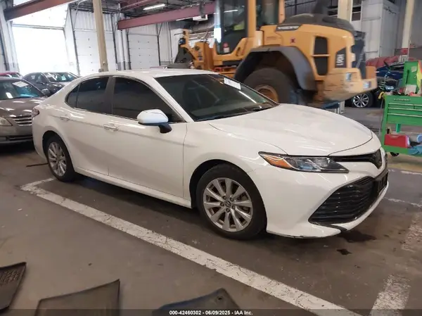 4T1B11HK8JU098444 2018 TOYOTA CAMRY - Image 1