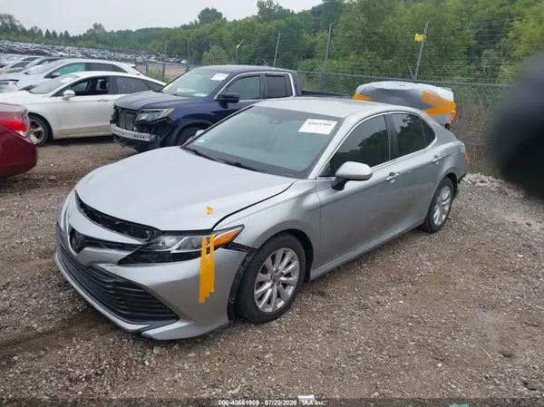 4T1B11HK8JU099478 2018 TOYOTA CAMRY - Image 2