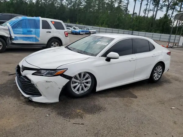 4T1B11HK8JU101178 2018 TOYOTA CAMRY - Image 1