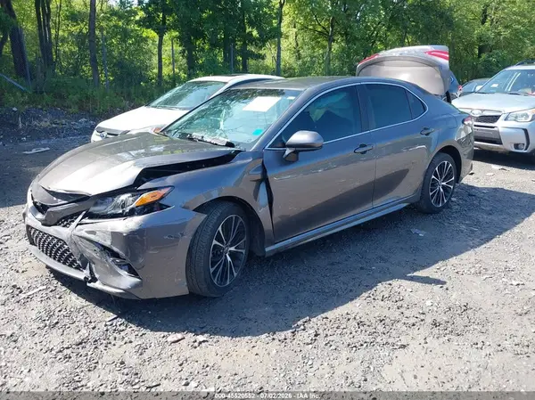 4T1B11HK8JU101780 2018 TOYOTA CAMRY - Image 2