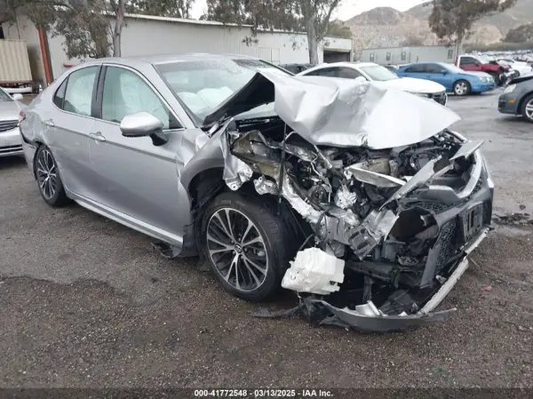 4T1B11HK8JU102413 2018 TOYOTA CAMRY - Image 1