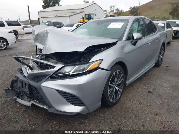 4T1B11HK8JU102413 2018 TOYOTA CAMRY - Image 2