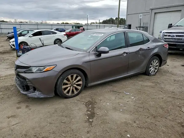 4T1B11HK8JU102735 2018 TOYOTA CAMRY - Image 1