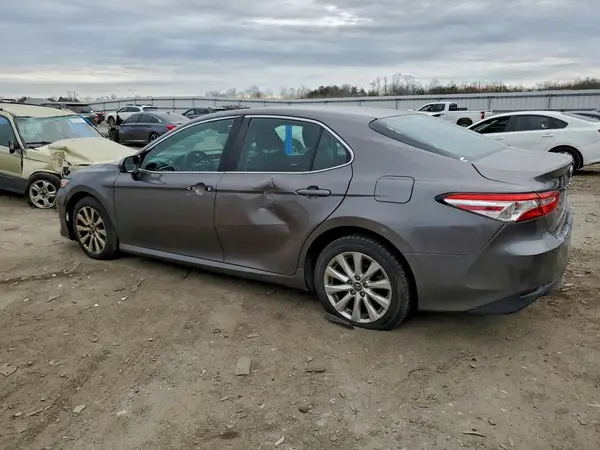 4T1B11HK8JU102735 2018 TOYOTA CAMRY - Image 2