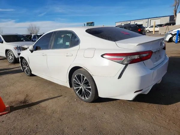 4T1B11HK8JU103349 2018 TOYOTA CAMRY - Image 2