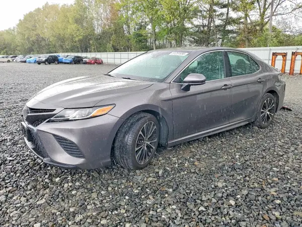 4T1B11HK8JU104811 2018 TOYOTA CAMRY - Image 1