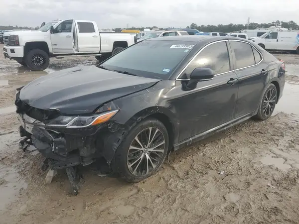 4T1B11HK8JU104825 2018 TOYOTA CAMRY - Image 1