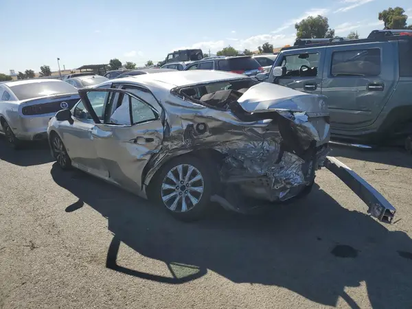 4T1B11HK8JU104856 2018 TOYOTA CAMRY - Image 2