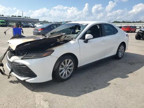 4T1B11HK8JU105246 2018 TOYOTA CAMRY - Image 1