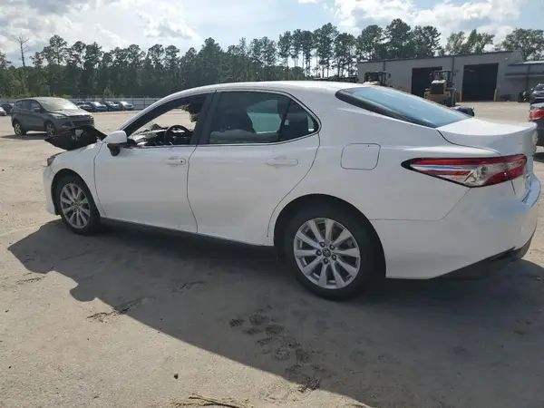 4T1B11HK8JU105246 2018 TOYOTA CAMRY - Image 2