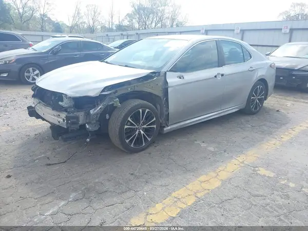 4T1B11HK8JU106610 2018 TOYOTA CAMRY - Image 2