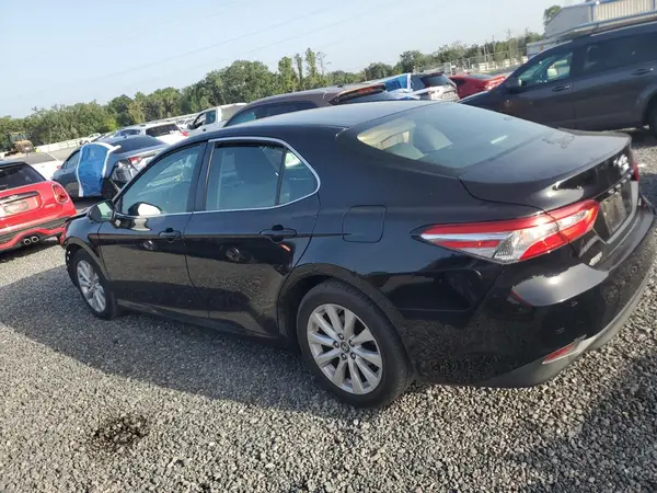 4T1B11HK8JU106784 2018 TOYOTA CAMRY - Image 2