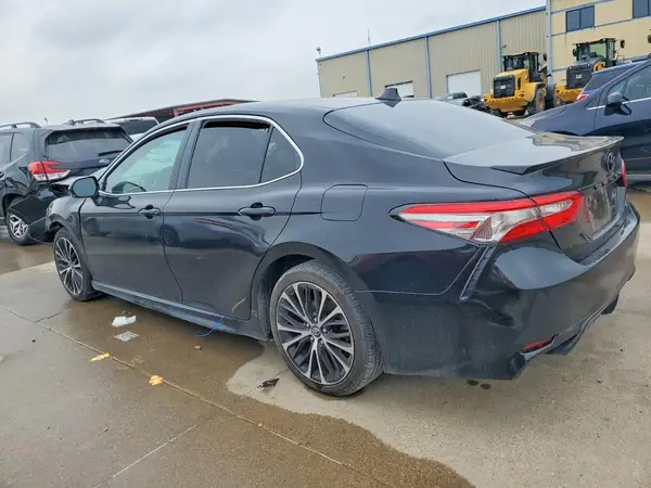 4T1B11HK8JU107269 2018 TOYOTA CAMRY - Image 2