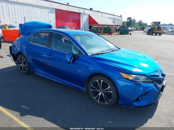 4T1B11HK8JU108602 2018 TOYOTA CAMRY - Image 1