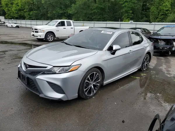 4T1B11HK8JU108891 2018 TOYOTA CAMRY - Image 1