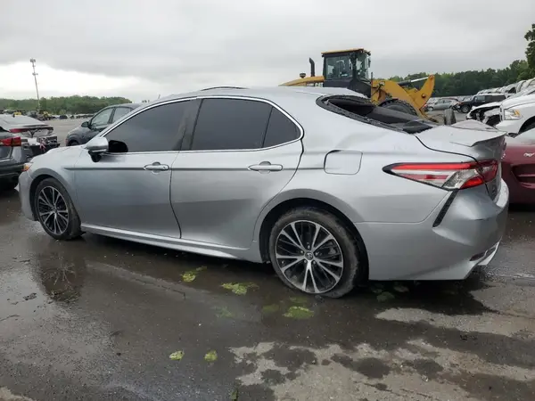4T1B11HK8JU108891 2018 TOYOTA CAMRY - Image 2