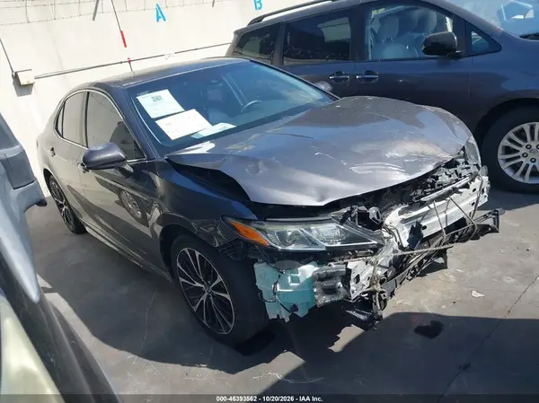 4T1B11HK8JU109555 2018 TOYOTA CAMRY - Image 1