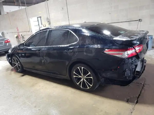 4T1B11HK8JU110138 2018 TOYOTA CAMRY - Image 2