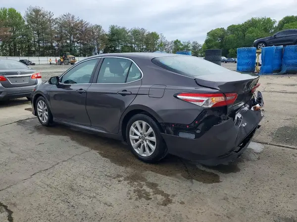4T1B11HK8JU110141 2018 TOYOTA CAMRY - Image 2