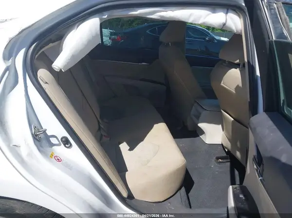 4T1B11HK8JU110821 2018 TOYOTA CAMRY - Image 8