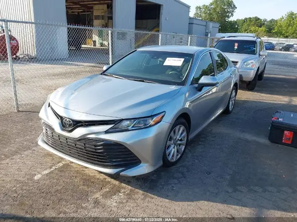 4T1B11HK8JU111533 2018 TOYOTA CAMRY - Image 2