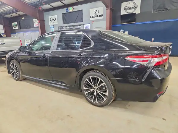 4T1B11HK8JU112049 2018 TOYOTA CAMRY - Image 2