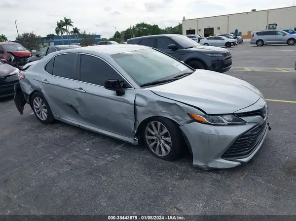 4T1B11HK8JU112441 2018 TOYOTA CAMRY - Image 1