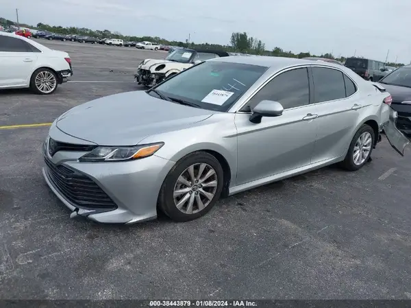 4T1B11HK8JU112441 2018 TOYOTA CAMRY - Image 2