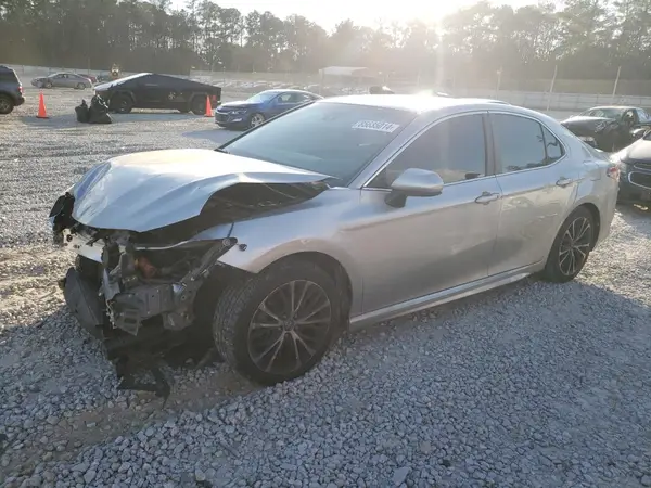 4T1B11HK8JU112973 2018 TOYOTA CAMRY - Image 1