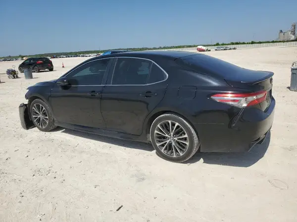 4T1B11HK8JU113301 2018 TOYOTA CAMRY - Image 2