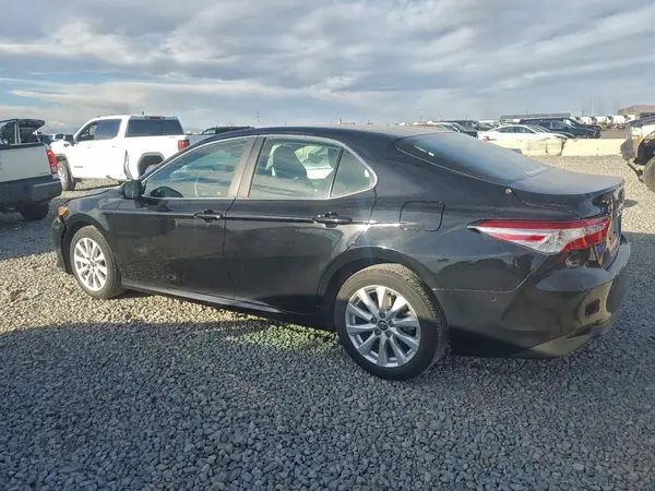 4T1B11HK8JU113699 2018 TOYOTA CAMRY - Image 2