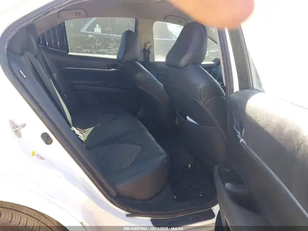 4T1B11HK8JU113864 2018 TOYOTA CAMRY - Image 8