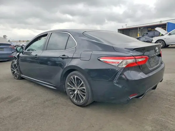 4T1B11HK8JU114027 2018 TOYOTA CAMRY - Image 2