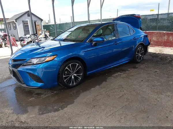 4T1B11HK8JU114111 2018 TOYOTA CAMRY - Image 2