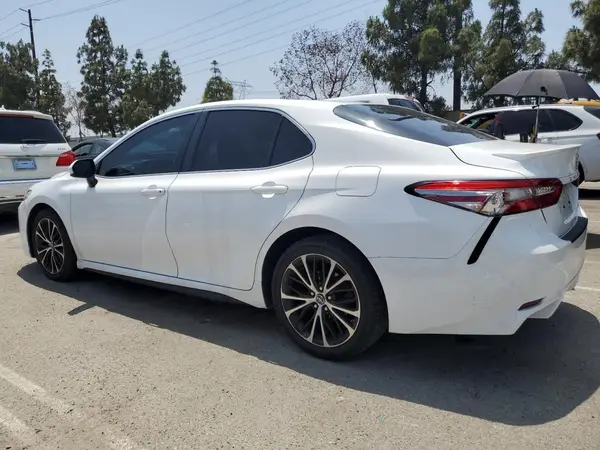 4T1B11HK8JU115615 2018 TOYOTA CAMRY - Image 2