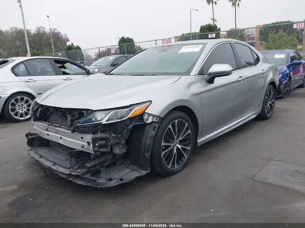 4T1B11HK8JU116179 2018 TOYOTA CAMRY - Image 2