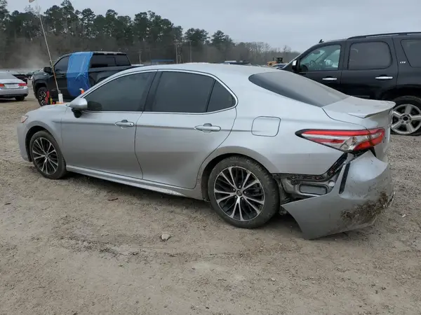 4T1B11HK8JU116523 2018 TOYOTA CAMRY - Image 2